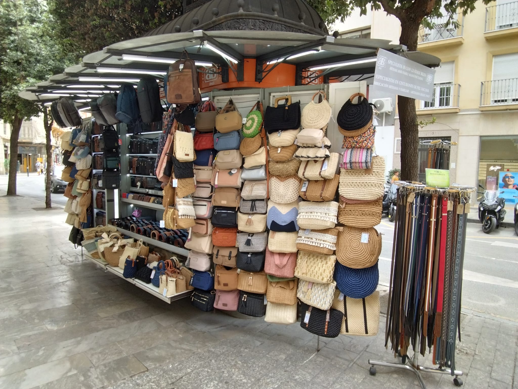 Kiosko bolsos Belén